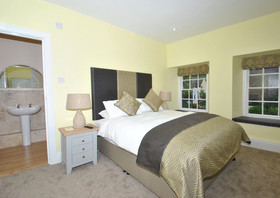 The Hood Arms Hotel