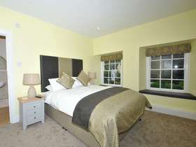 The Hood Arms Hotel