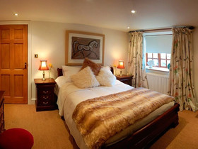 The Hood Arms Hotel