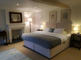 Horse And Groom Inn