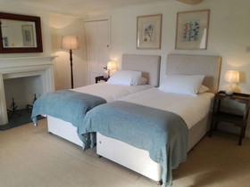 Horse And Groom Inn