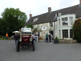 Horse And Groom Inn