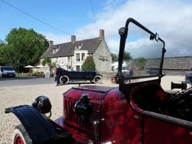 Horse And Groom Inn