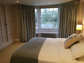 Horse And Groom Inn