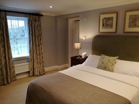 Horse And Groom Inn