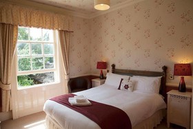 Woodlands Lodge Hotel