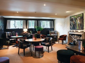 The Bear of Rodborough Hotel
