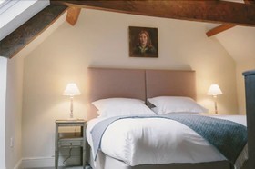 The Cat & Custard Pot Inn