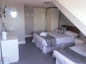 Marina Court Hotel