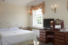 Elme Halll Hotel