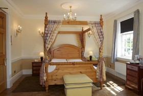 Elme Halll Hotel