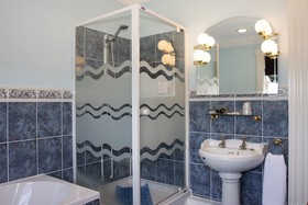 Elme Halll Hotel