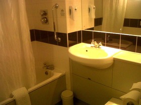 Days Inn by Wyndham Michaelwood M5