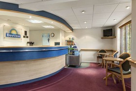 Days Inn by Wyndham Michaelwood M5