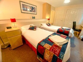 Hawk House B & B