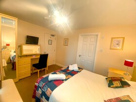 Hawk House B & B