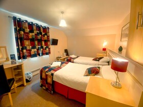 Hawk House B & B