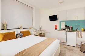 Kingston Luxe Suites Riverside Apartment Belvilla