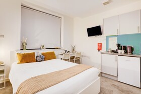 Kingston Luxe Suites Riverside Apartment Belvilla