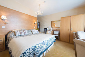 Gwesty'r Marine Hotel