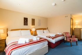 Gwesty'r Marine Hotel