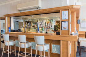 Gwesty'r Marine Hotel