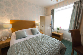 Gwesty'r Marine Hotel
