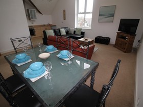 Ashgrove Court Penthouse's by Cardiff Holiday Homes