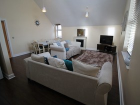 Ashgrove Court Penthouse's by Cardiff Holiday Homes