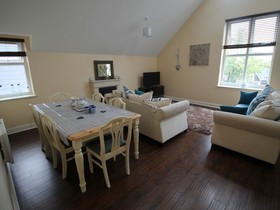 Ashgrove Court Penthouse's by Cardiff Holiday Homes