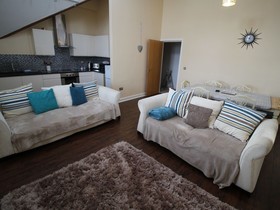 Ashgrove Court Penthouse's by Cardiff Holiday Homes