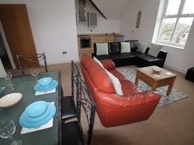 Ashgrove Court Penthouse's by Cardiff Holiday Homes