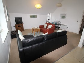 Ashgrove Court Penthouse's by Cardiff Holiday Homes