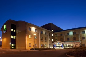 Holiday Inn Express Cardiff Airport