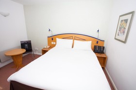 ibis Cardiff Gate - International Business Park Hotel