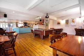 NosDa Hostel & Bar