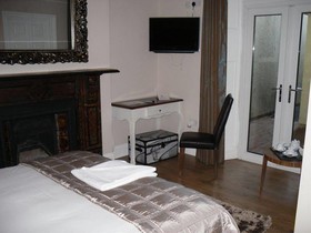 Number One Hundred Bed And Breakfast