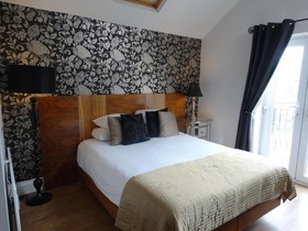 Number One Hundred Bed And Breakfast