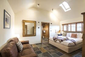 Lavender Luxurious Barn Conversion Blossom Farm