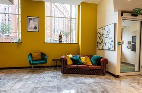 Belvilla Newport City Centre Hotel - Lifestyle