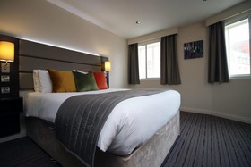 Belvilla Newport City Centre Hotel - Lifestyle