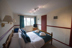 Cwmwennol Country House