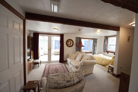 Cwmwennol Country House