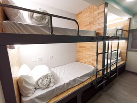 Cwtsh Hostel
