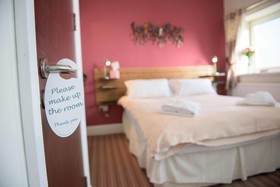 Leonardos Guest House