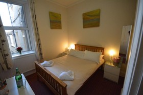 Leonardos Guest House
