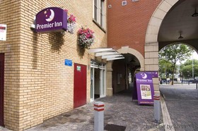 Premier Inn Swansea City Centre