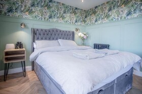 The Caswell Bay Hide out