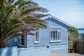 Town Heights Holiday Home  Tenby