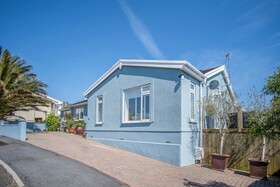 Town Heights Holiday Home  Tenby
